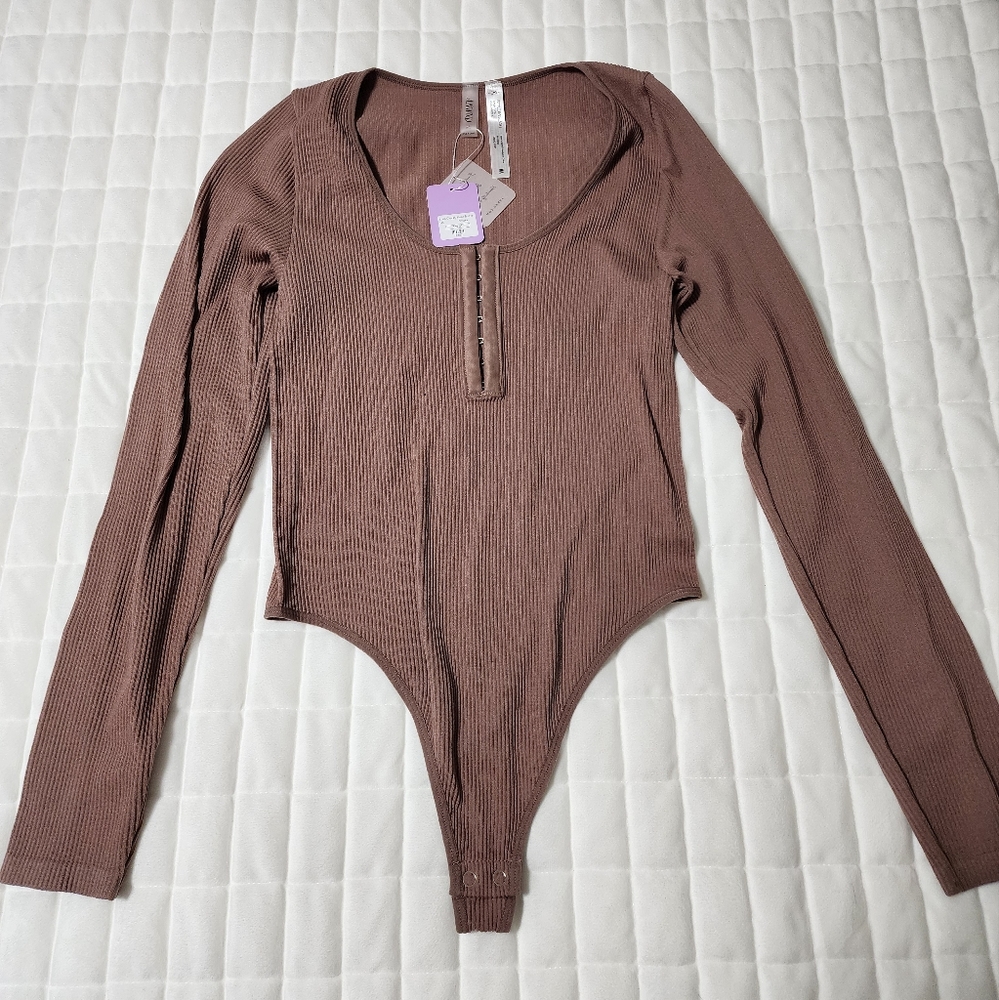 Anwnd Look Closely Bodysuit